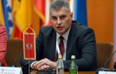 BRAJOVIĆ DA INICIRA ZAMJENU ZASTAVA ISPRED ULAZA U ZGRADU PARLAMENTA