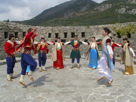 STVORENI USLOVI ZA FORMIRANJE PROFESIONALNOG FOLKLORNOG ANSAMBLA